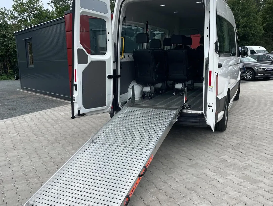 VW Crafter mit Rollstuhlrampe